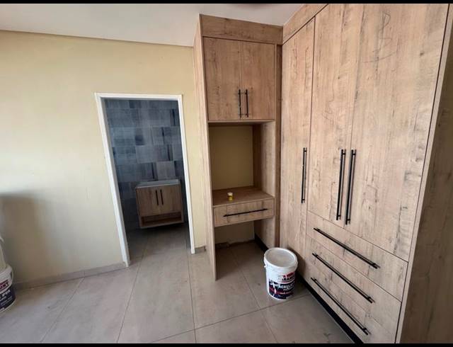 4 BEDROOM HOUSE FOR SALE IN AERORAND